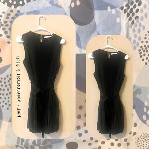 🏷️ Abercrombie & Fitch black pleated sleeveless mini dress with waist tie belt